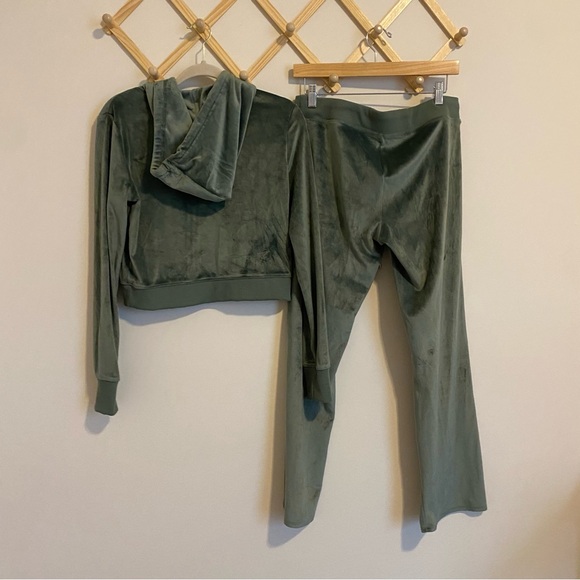 Aerie Green Velour Lounge Set size Medium - Picture 8 of 10